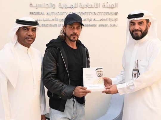 Bollywood Celeb Shahrukh Khan honoured with Dubai's Happiness Card