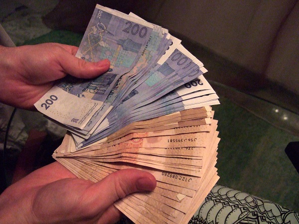 Dubai: Maid steals cash & gold jewelry from employer’s home confined to sentence of 3 months