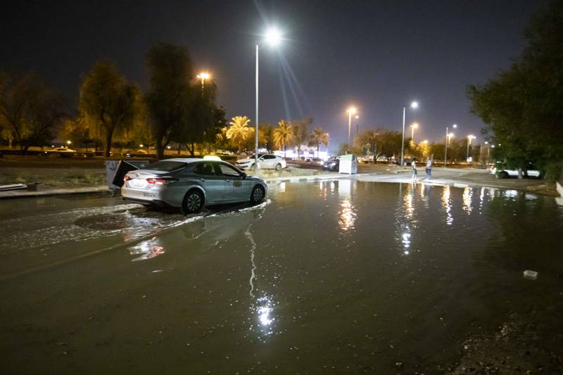 UAE Weather update: Showers predicted during the weekend with strong winds