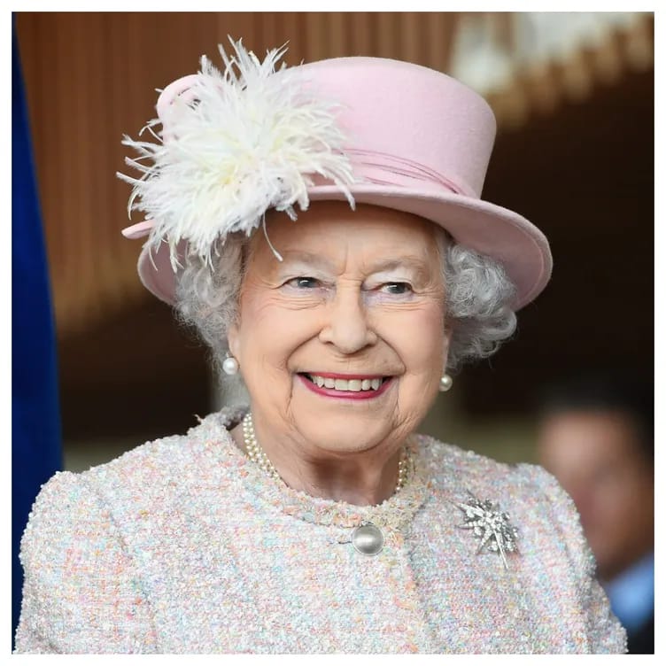 ‘she turned around & gave me sweetest smile’ Dubai’s photographer recalls meeting Queen Elizabeth II