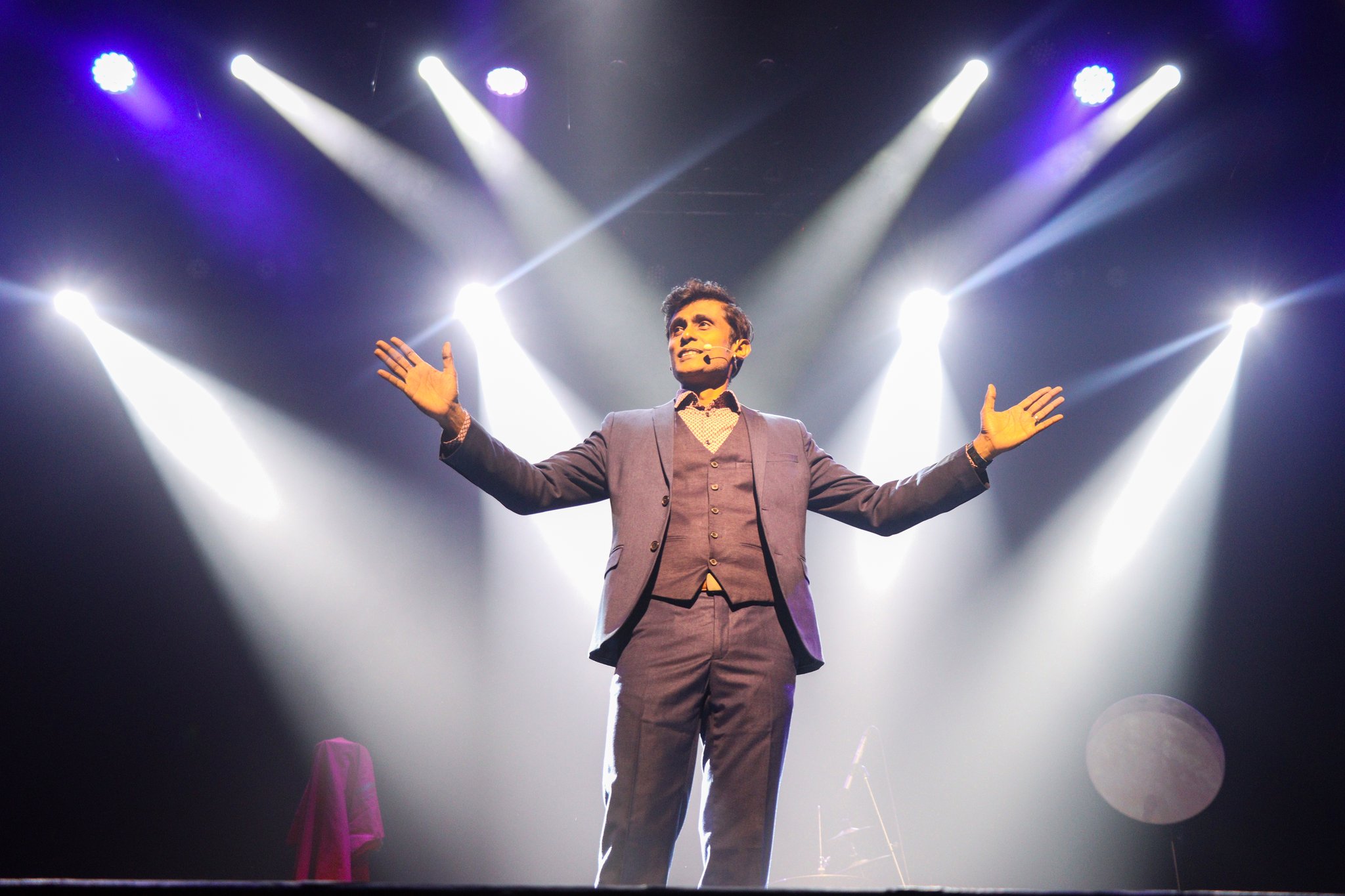 Alexander Babu showcases his new ‘Alexperience’ in Dubai, turns out massive success