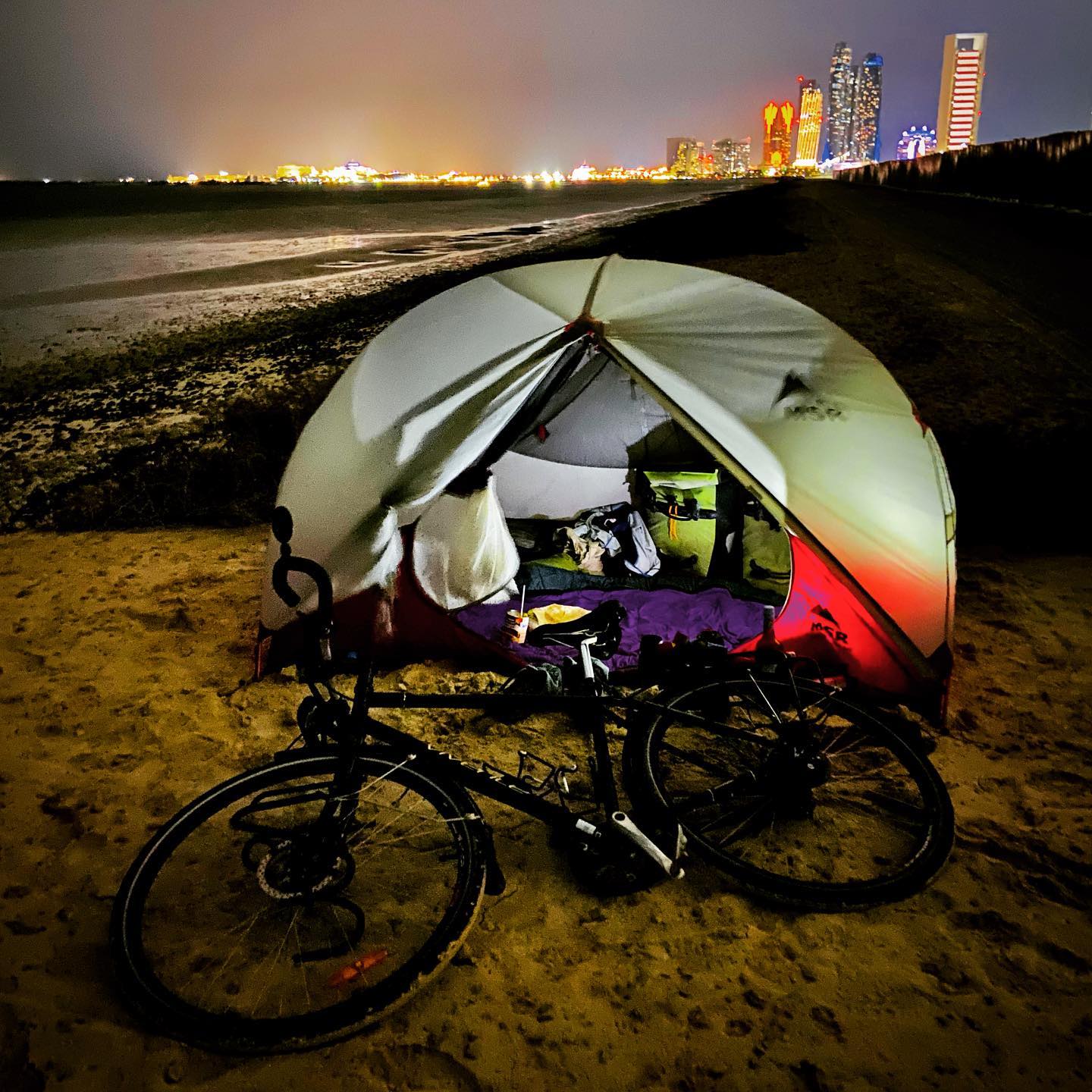 Hobo Cyclist ‘Hels on Wheels’ explores 272nd day of cycling in Abu Dhabi