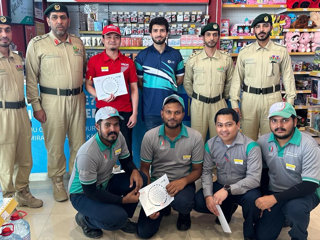 Dubai Police felicitates ENOC stations workers for quick action during vehicle fire