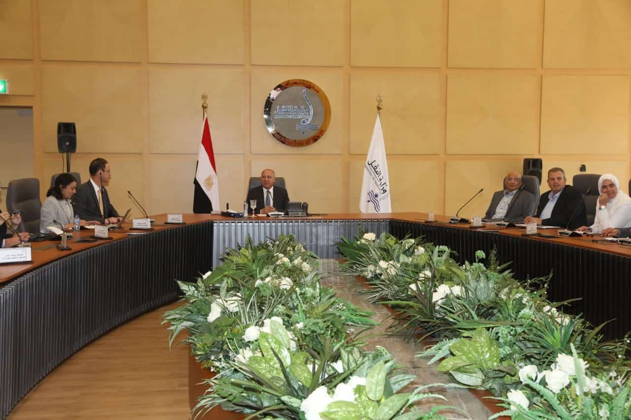 Egypt: Transport Minister meets delegation of World Bank
