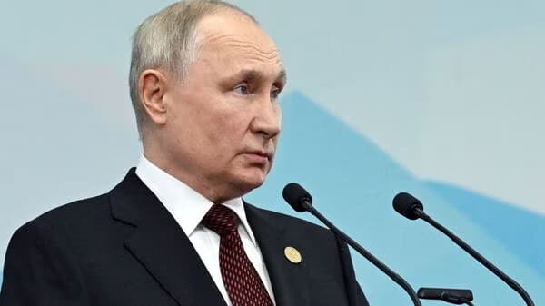 Russian President talks to PM of Israel Benjamin Netanyahu