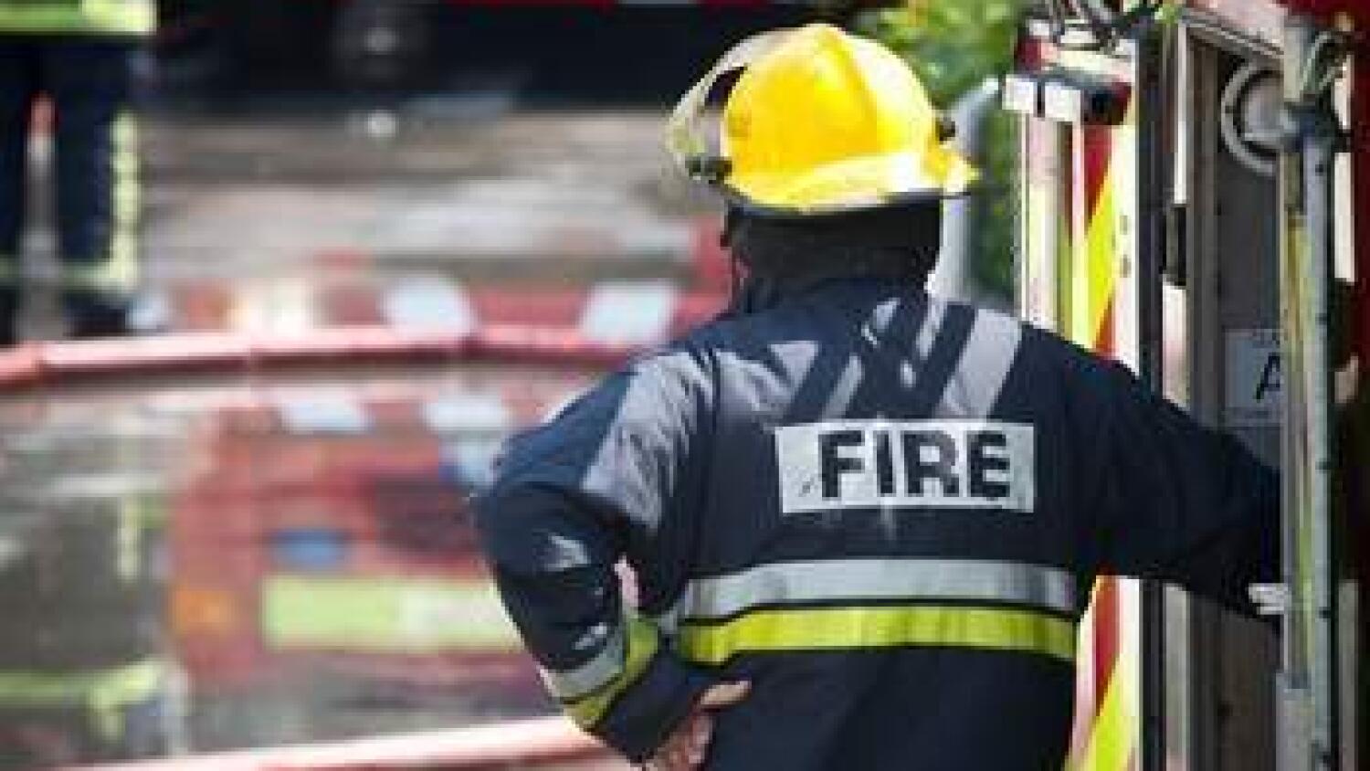 By 9:45 pm, multiple firefighting units from the Sharjah Civil Defence Department had arrived to combat the blaze and ensure the safety of residents
