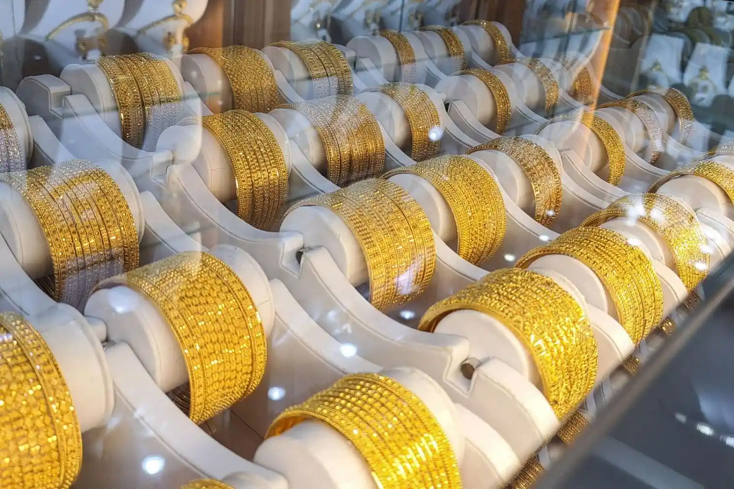 Gold Prices Decline in Dubai After Record High Earlier This Week