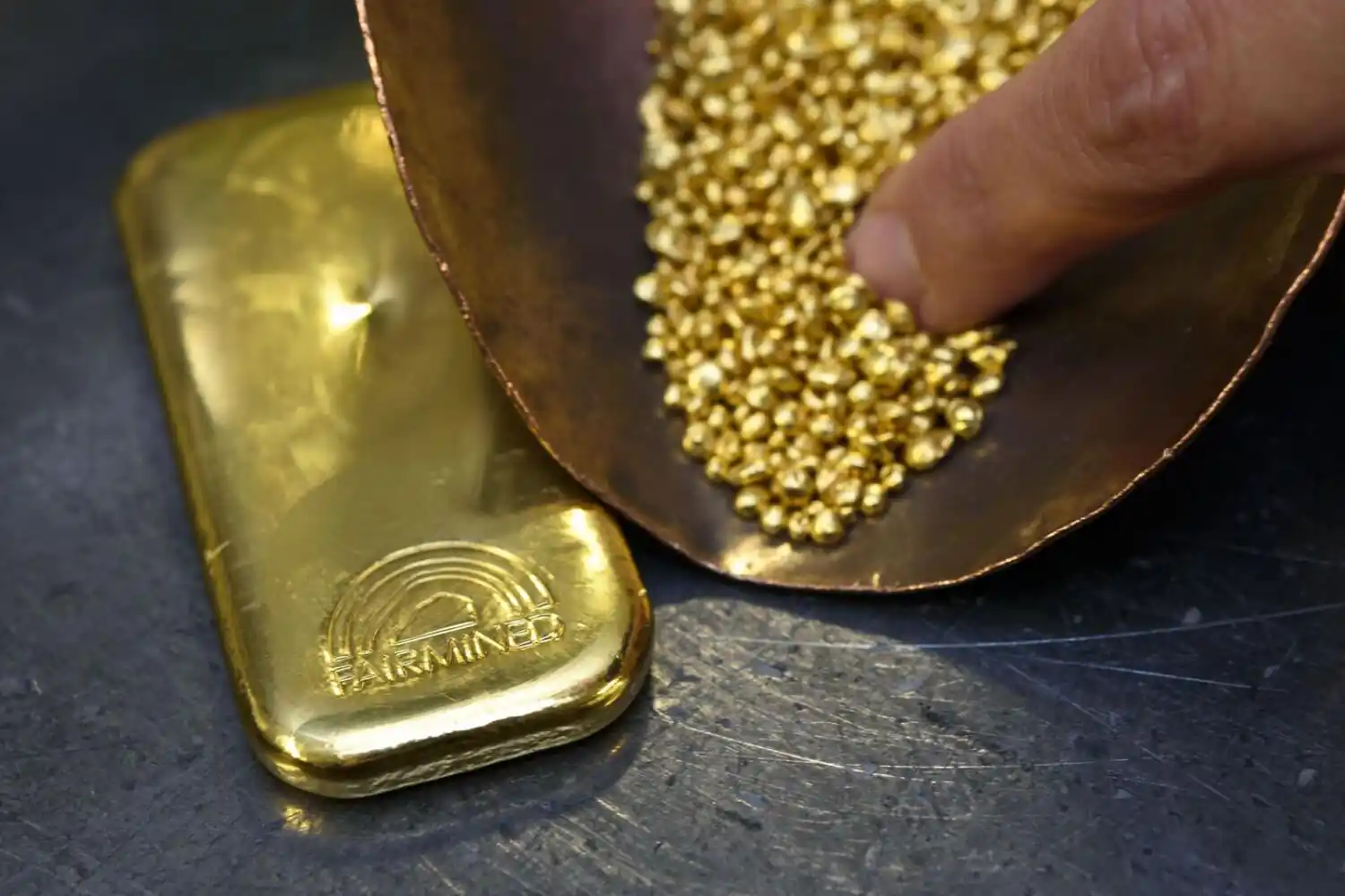 Gold Prices Steady as Markets Open, Geopolitical Tensions and Economic Concerns Support Stability